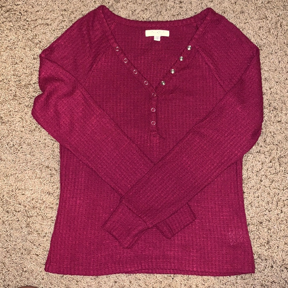 Maroon long sleeve. V-neck.